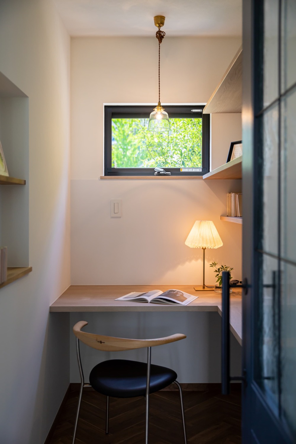 サンルームから庭を眺めるアトリエリノベーション