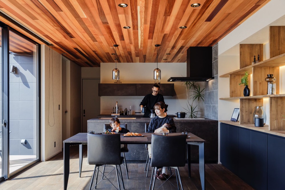 大開口リビングのあるブラックモダンな平屋