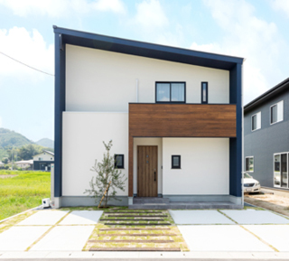 NAVY BLUE BOXの家