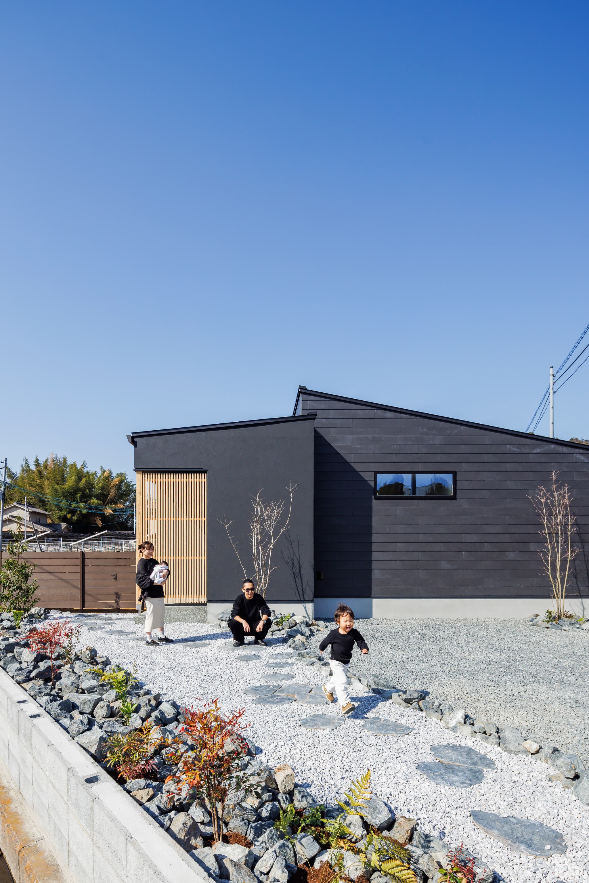 ブラックモダンな平屋 外観